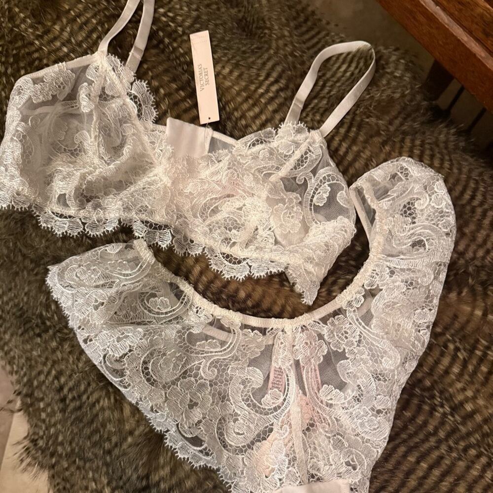 Victoria's Secret Dream Angels Bralette & Flutter Shorts Two Piece Ivory Lace